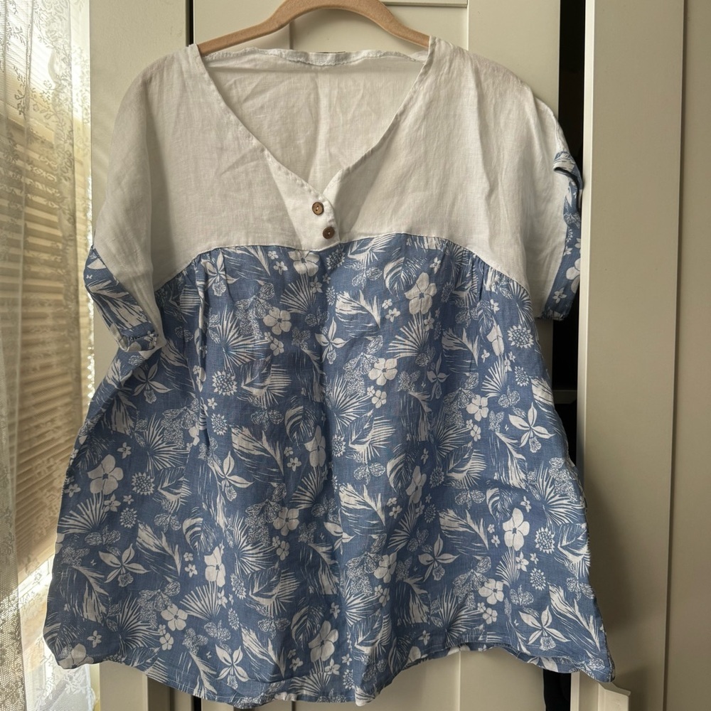 Viola Borghi Made in Italy Blue and White Floral Blouse